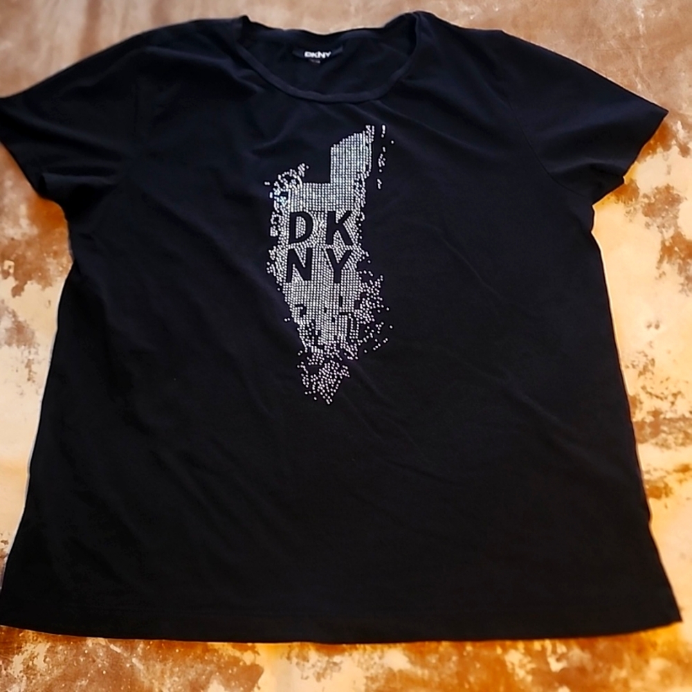 DKNY T-shirt With Bling. Size: L